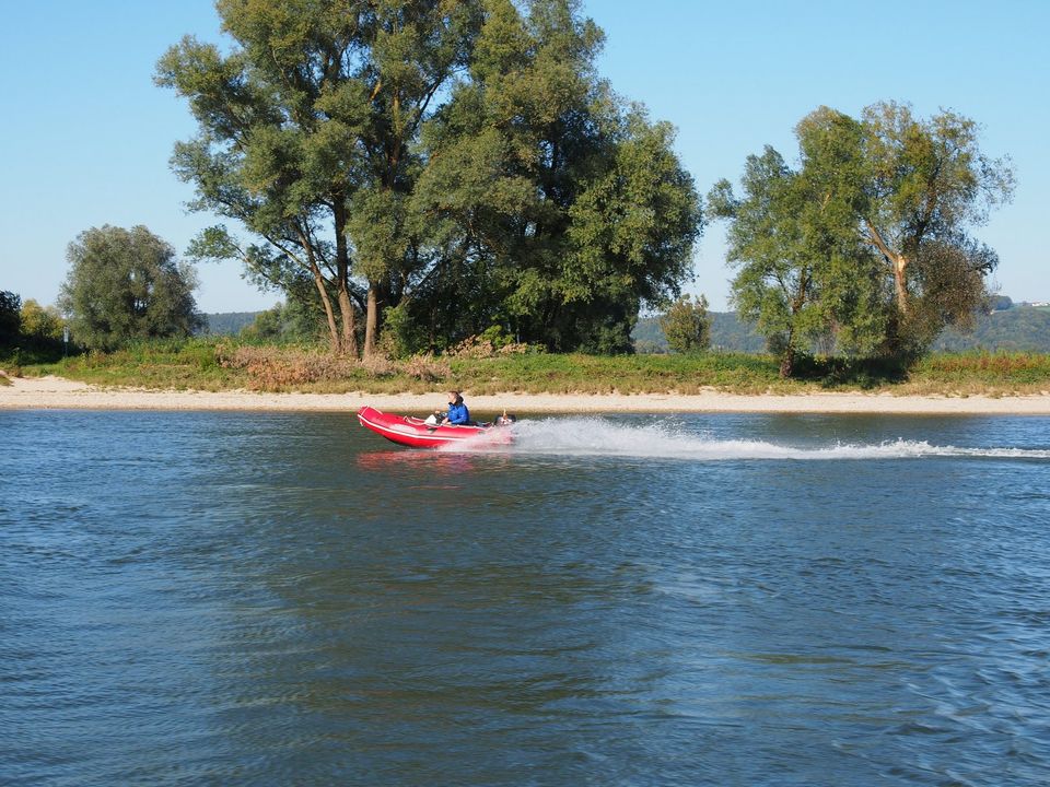 Zodiak Schlauchboot mit Motor und Trailer in Kirchdorf b Haag i OB