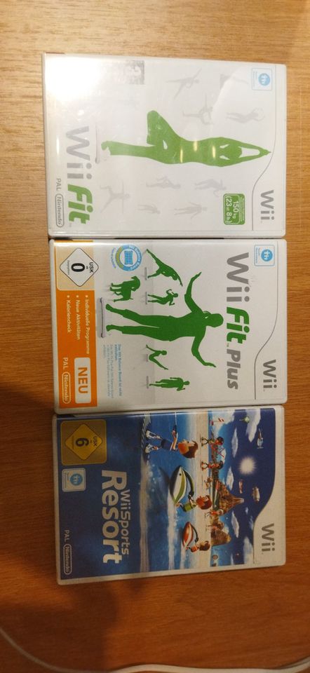 Nintendo Wii mit Zubehör, Wii Board und drei Spielen in Braunschweig