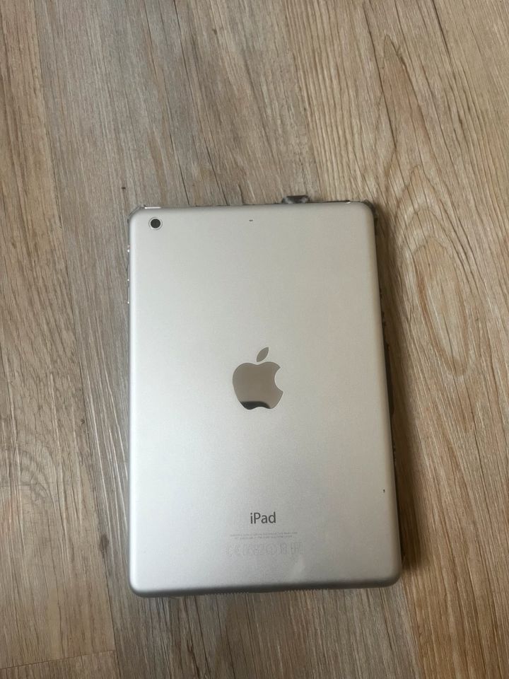 iPad Mini 2 weiß in Hamburg