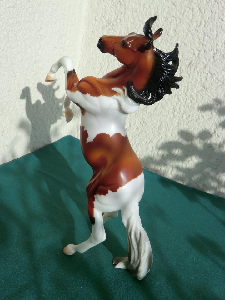 MODELLPFERD BREYER SILVER BAY PINTO TREASURE HUNT USA 2006 LSQ in Oberursel (Taunus)