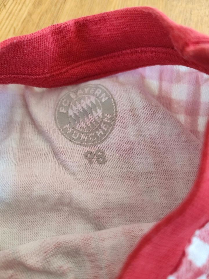 FC Bayern t shirt 98 in Fraunberg