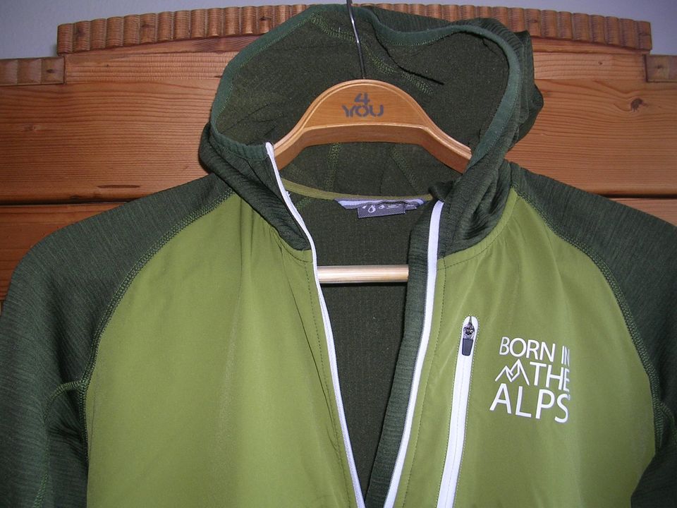 BORN in the ALPS - Hoodie in Aschaffenburg