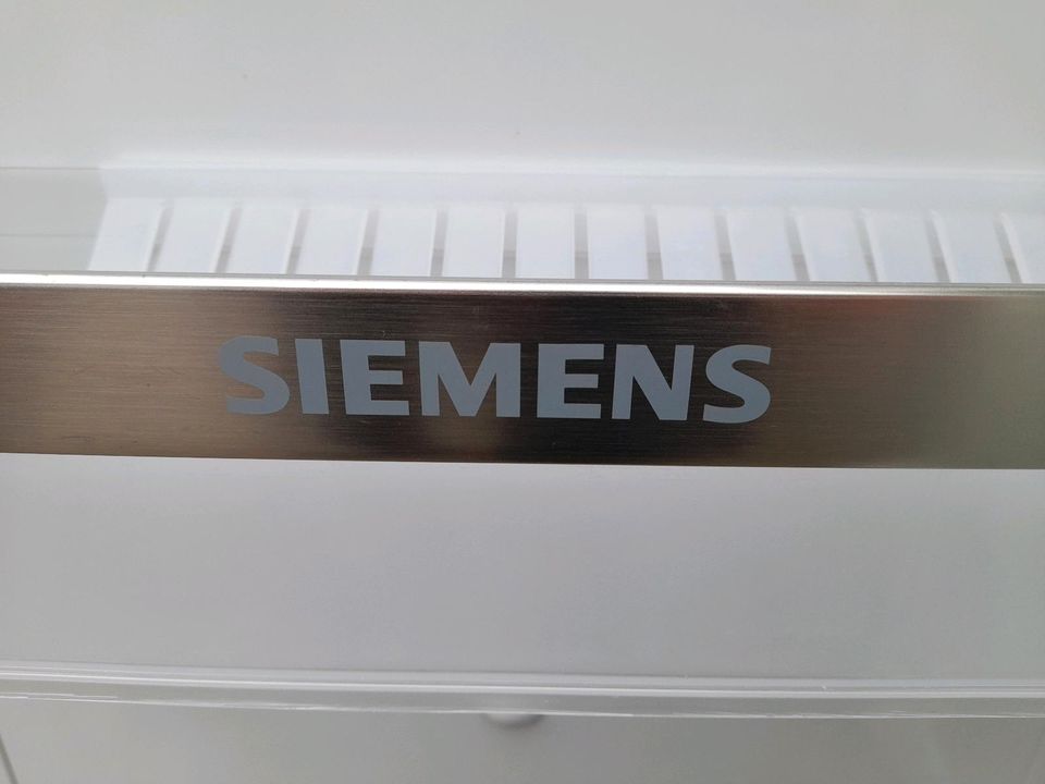 SIEMENS NP 1600€ Kühlschrank einbaukühlschrank mit Gefrierschrank in Solingen