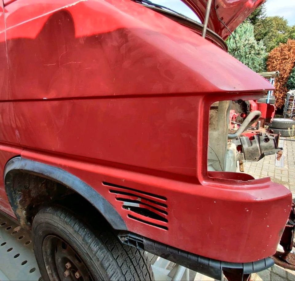 Original VW Volkswagen T4 Transporter Kotflügel vorne rechts rot in Düren