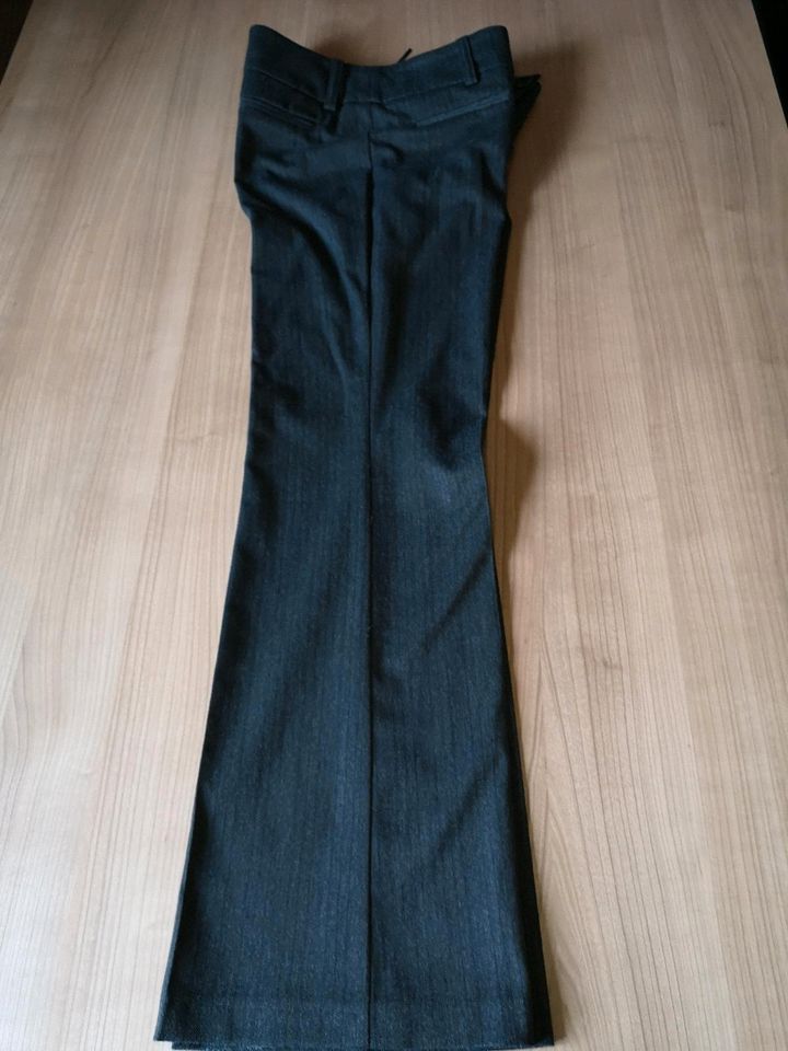 S.Oliver Hose mit Bügelfalte grau schwarz leichte Streifen Gr.36 in Bayern  - Forchheim | eBay Kleinanzeigen ist jetzt Kleinanzeigen