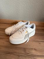 PUMA Damen Schuhe weiß/grau Gr. 39 Rheinland-Pfalz - Mendig Vorschau