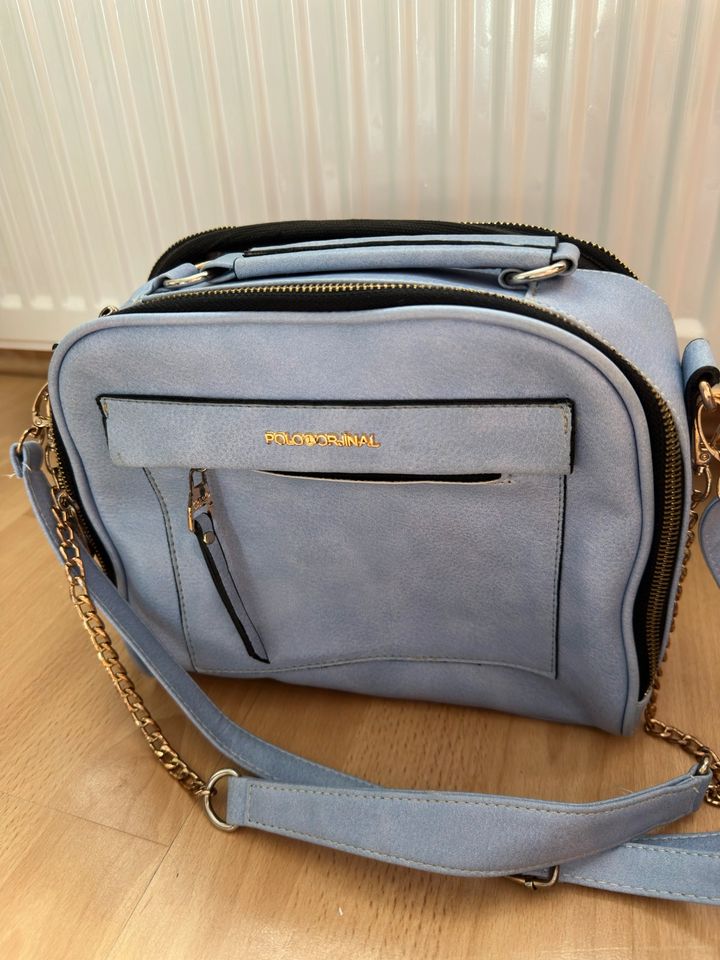 Blaue Tasche in Kamen