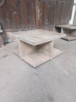 Massiver Holz Tisch auf kleinen Rädern 2 mal vorhanden Baden-Württemberg - Gechingen Vorschau