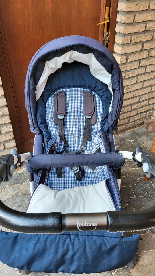 Teutonia Cosmo V3 Kinderwagen Sportkarre & viel Zubehör in Minden