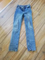 H u M Jeans blau mit ausgestellten Bein Gr. 32 Niedersachsen - Emden Vorschau