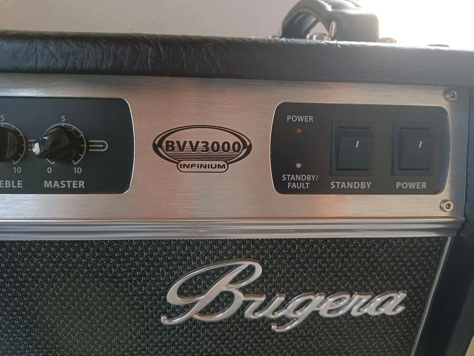 Bugera BVV3000 Infinium | 300W Vollröhren Ampeg SVT Klon in Velbert