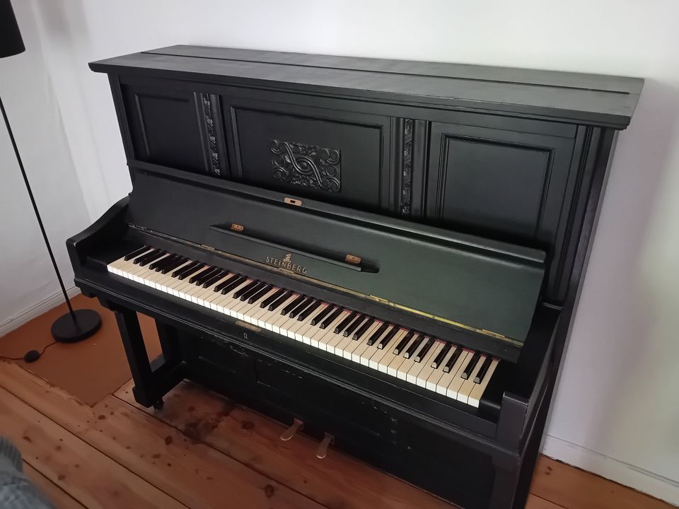Altes klassisches Steinberg Klavier in Berlin