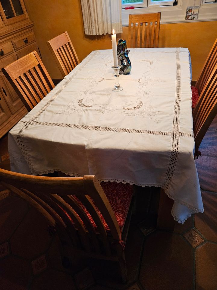 Tischdecke u. 12 passend. Servietten für festlich gedeckten Tisch in Reichshof