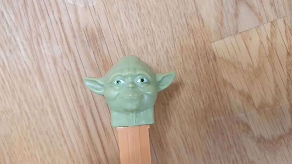 Anakin Skywalker hasbro 1999 episode 1 und Yoda PEZ star wars in Biebelnheim