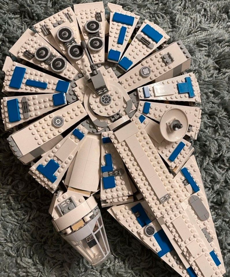 Lego Millennium Falcon mit Anleitung in Perleberg