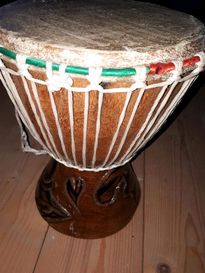 Kleine Holztrommel afrikanischer Stil in Lommatzsch