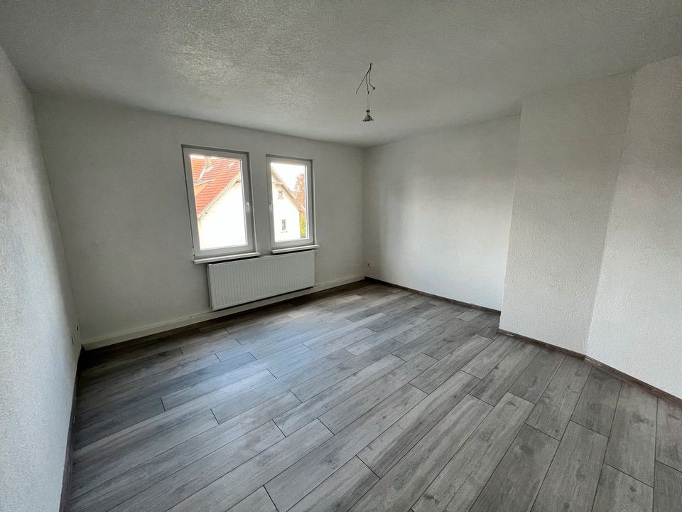 Kernsanierte 81 m2 - 4 ZKB-Wohnung inkl. EBK & Balkon in Bebra