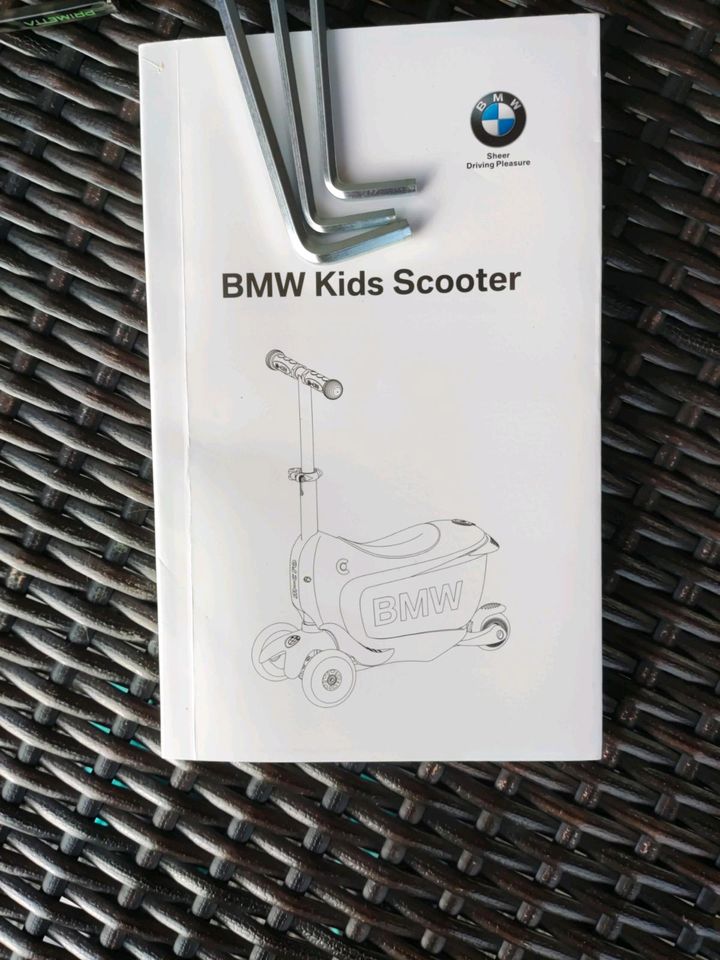 BMW Kids Scooter in 3 Versionen ab 1 Jahr in Deggenhausertal