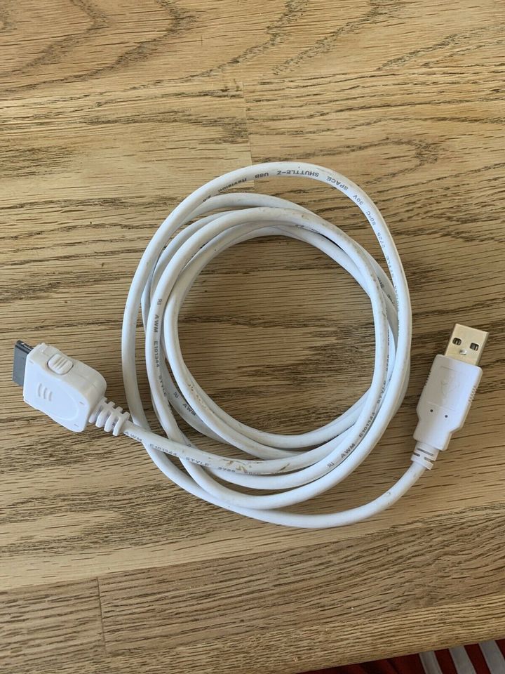 Apple iPhone / iPod / iPad 30 Pin USB Kabel in Tuttlingen