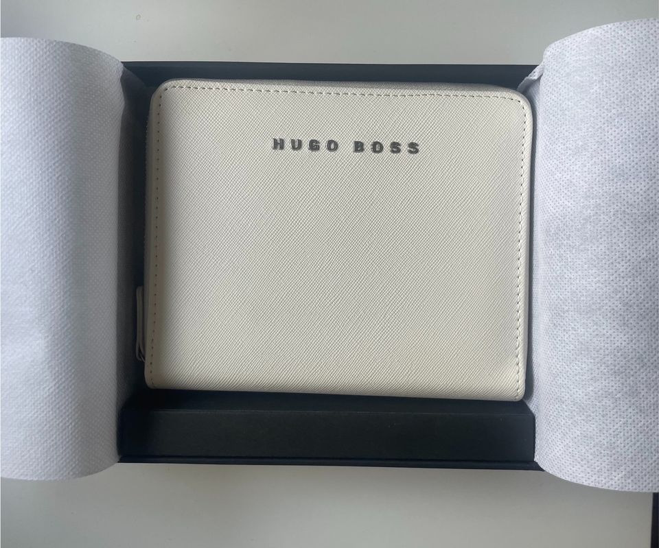 Hugo Boss Case/Tasche(Accessoires) in weiß inkl. Block in Uetze