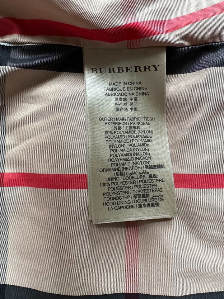 BURBERRY Daunenjacke / Daunenmantel * schwarz * M in Frankfurt am Main