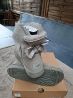 UGG Mini Bailey Bow 2 GRAU Größe 41 org. Karton NEUWERTIG TOP Kreis Ostholstein - Bad Schwartau Vorschau