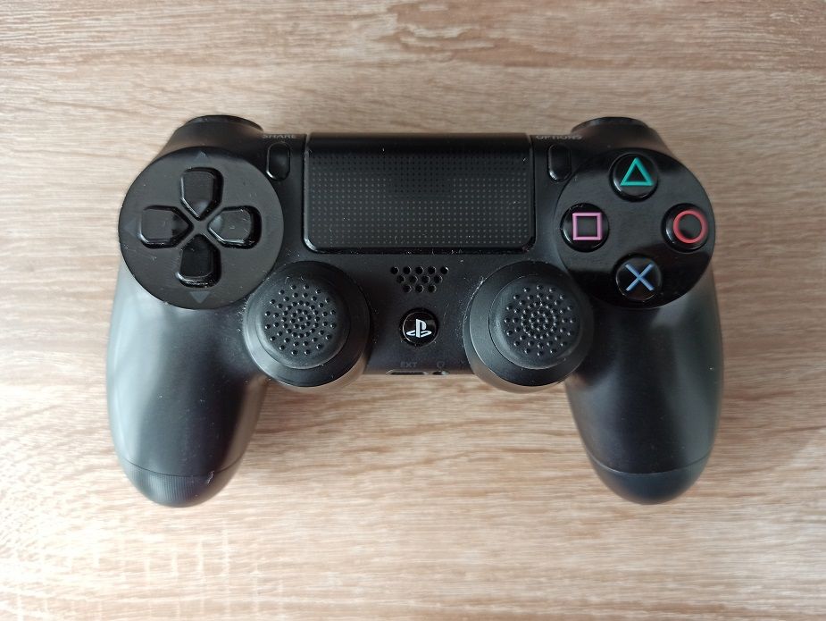 PS4 500GB mit Kontroller und 3 Spiele in München