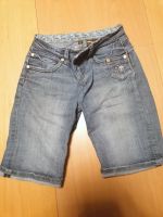 UND JEANS mit Nieten kurz blau Gr. 32 S Baden-Württemberg - Baiersbronn Vorschau