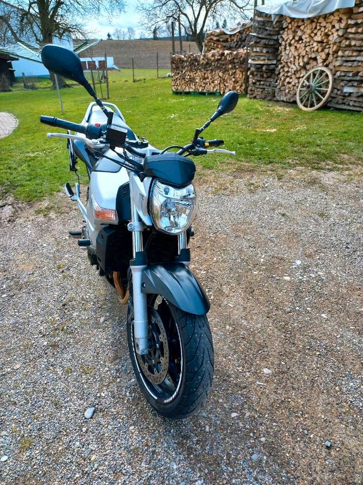 Suzuki GSR 600/ Kundendienst Neu/ Tüv Neu in Schwendi