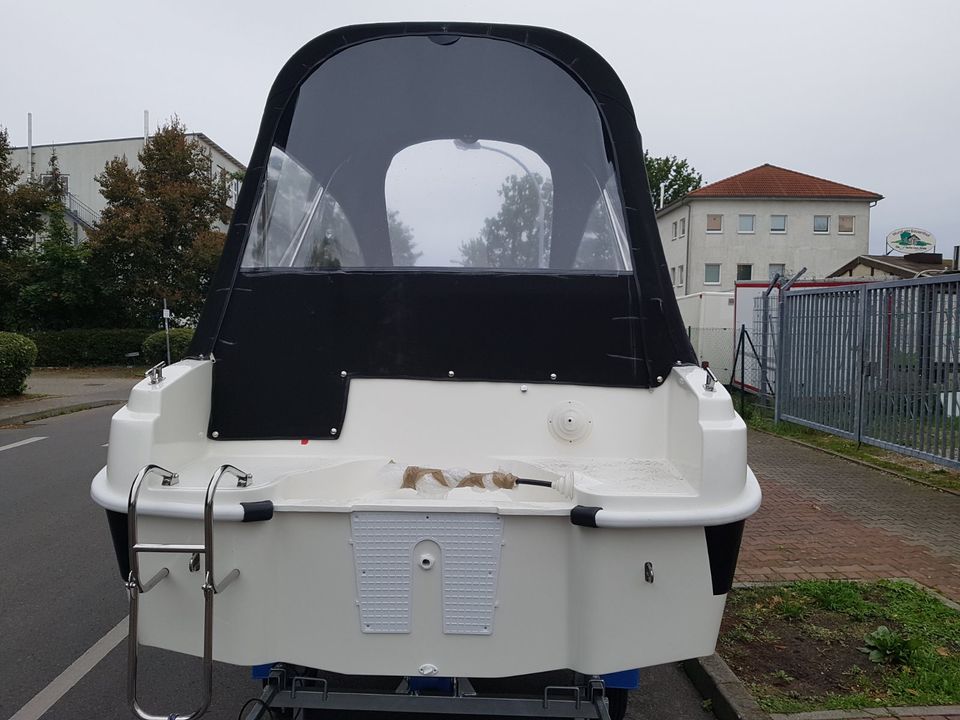 Kajütboot 530 Neuboot  Preis mit Extras , Ausstellungsboot in Hohen Neuendorf