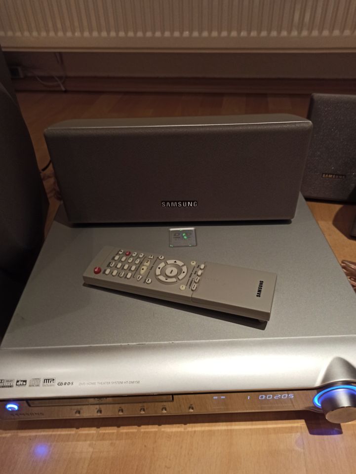 Samsung DVD Home Theater System HT-DM 150 Radio, CD - 400 Watt in Berlin