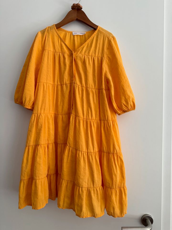 Neuwertiges Kleid von *ZARA* Gr. 152 gelb NP 29€ in Berlin