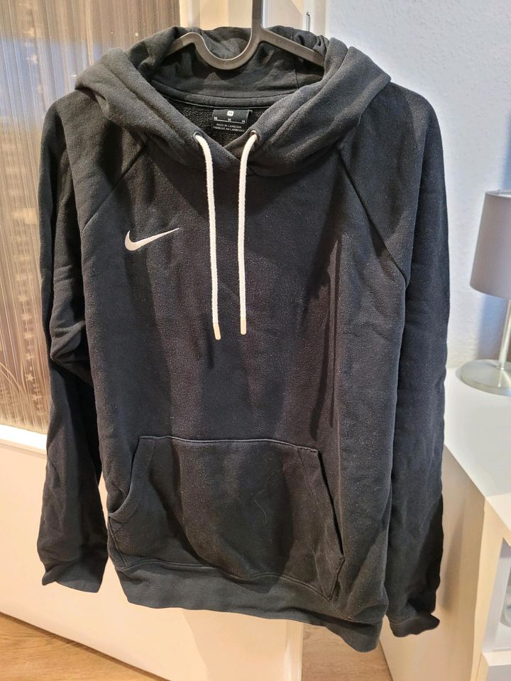 Nike Sweatshirt Pulli Hoodie schwarz M 38 in Troisdorf