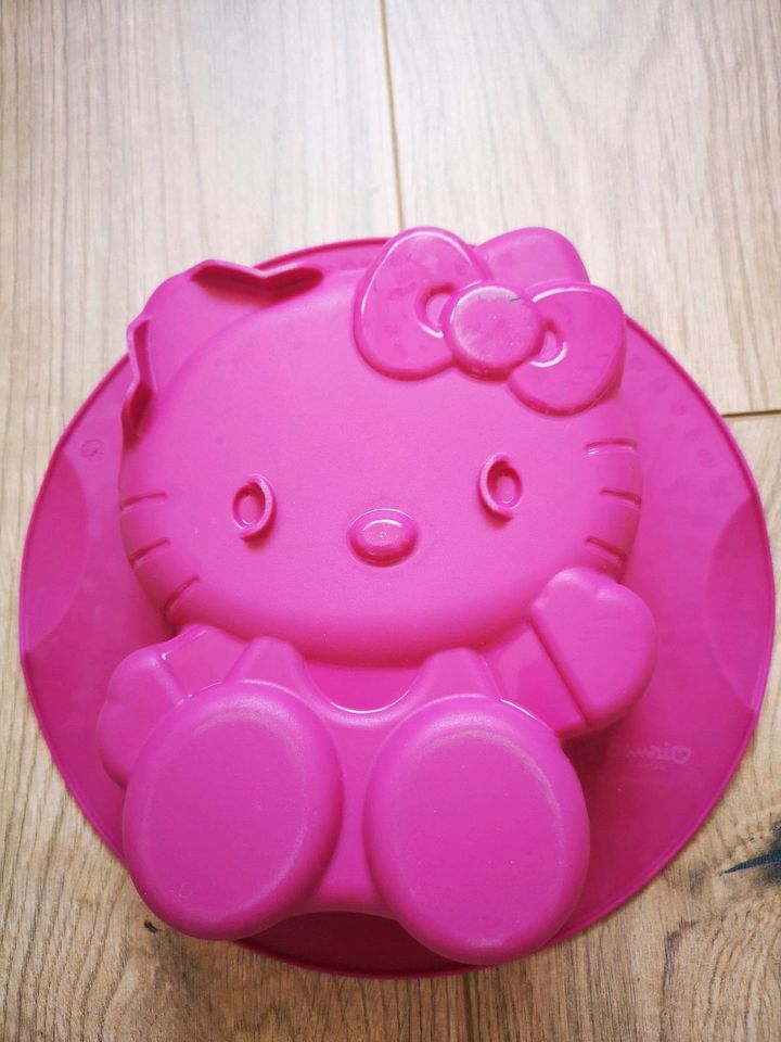 Tupperware Silikon Backform Hello Kitty in Cottbus