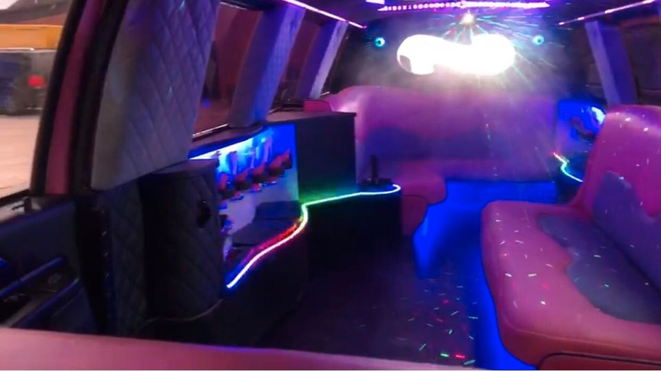 Stretchlimousine pink Service Partybus Mieten Münster Unna Hamm in Lüdinghausen