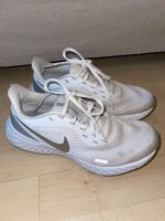 Schöne Weiße Damen Nike Sport/Laufschuhe. Gr. 37,5 Köln - Nippes Vorschau