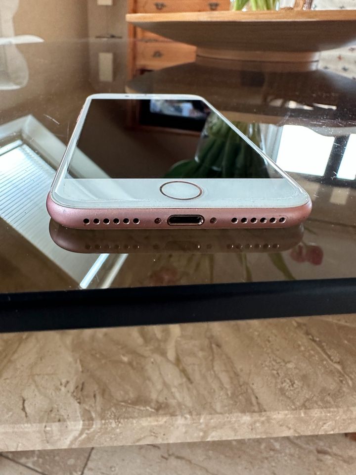 iPhone 7 in Roségold mit OVP in Weibern