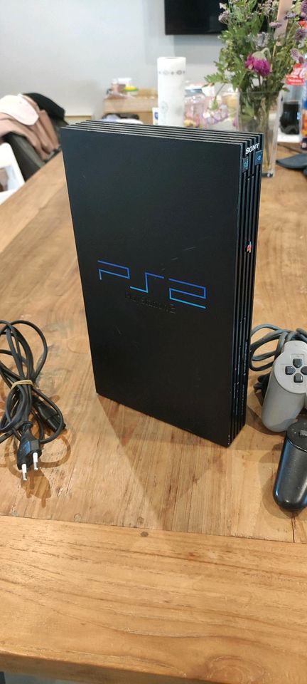 Sony Playstation 2 mit einem Controller in Gütersloh