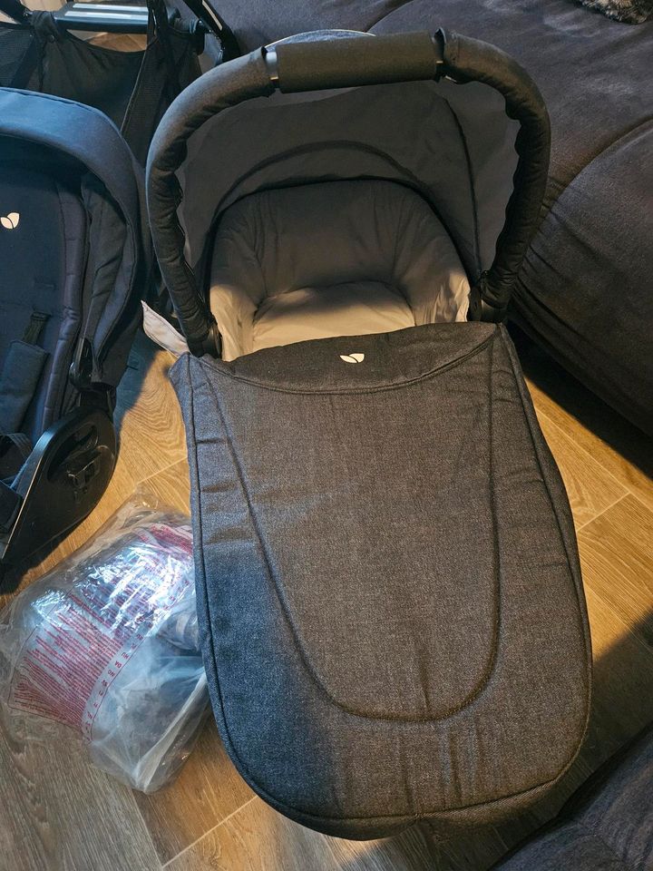 Joie DLX Kinderwagen 3 in 1 mit Extras in Leipzig