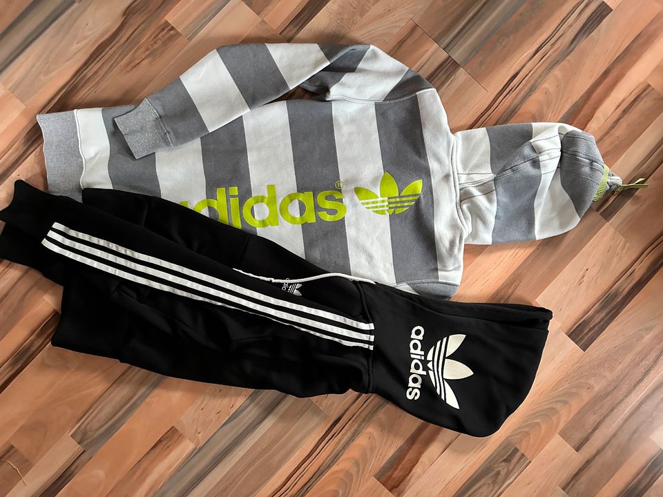 2 Jacken Hodie Adidas Größe 36 in Schmiedefeld