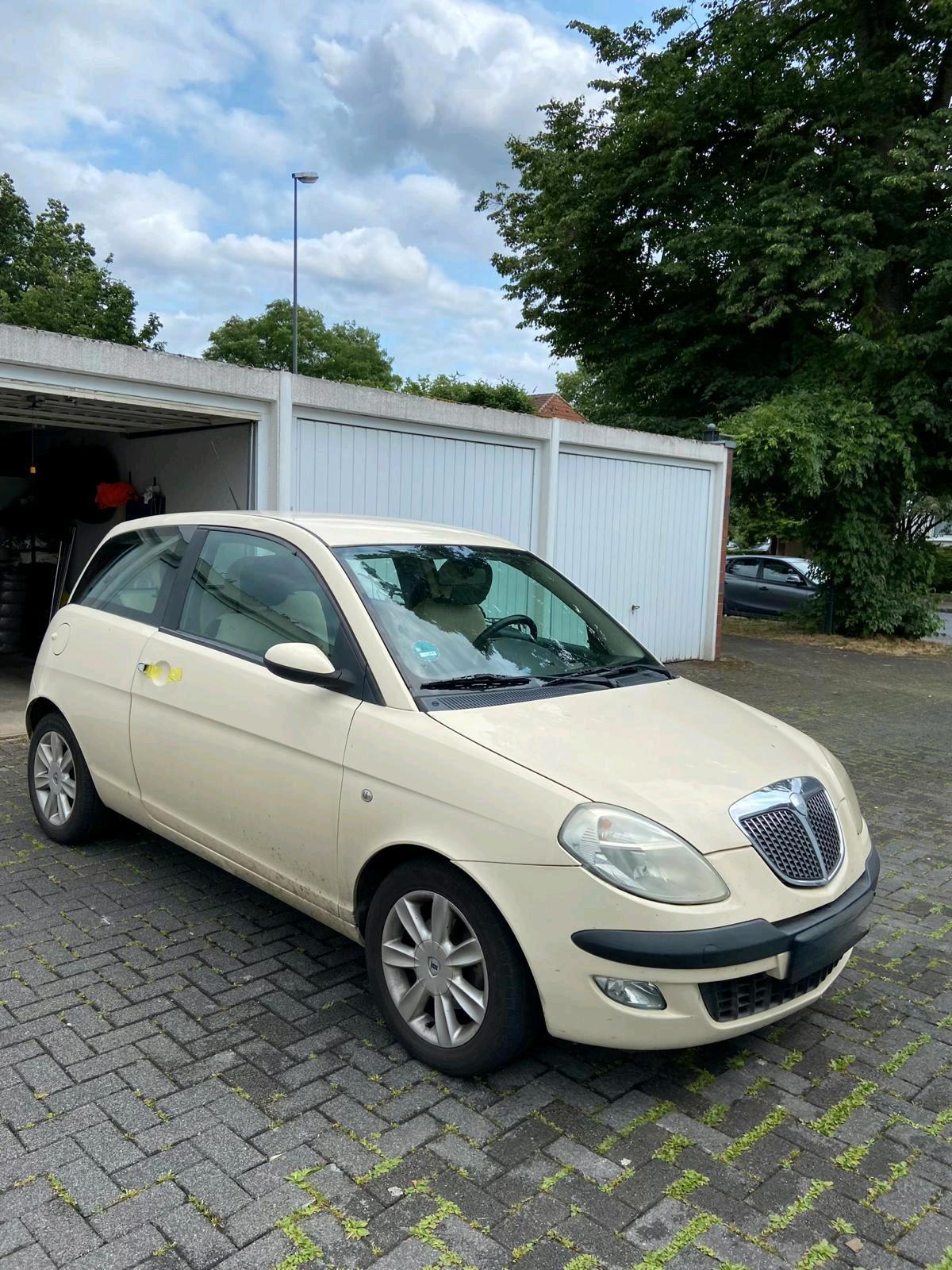 Abbildung des Autos Lancia Ypsilon