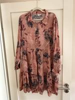 Locker geschnittenes Hemdblusenkleid mit Tropenmuster Bayern - Aschaffenburg Vorschau