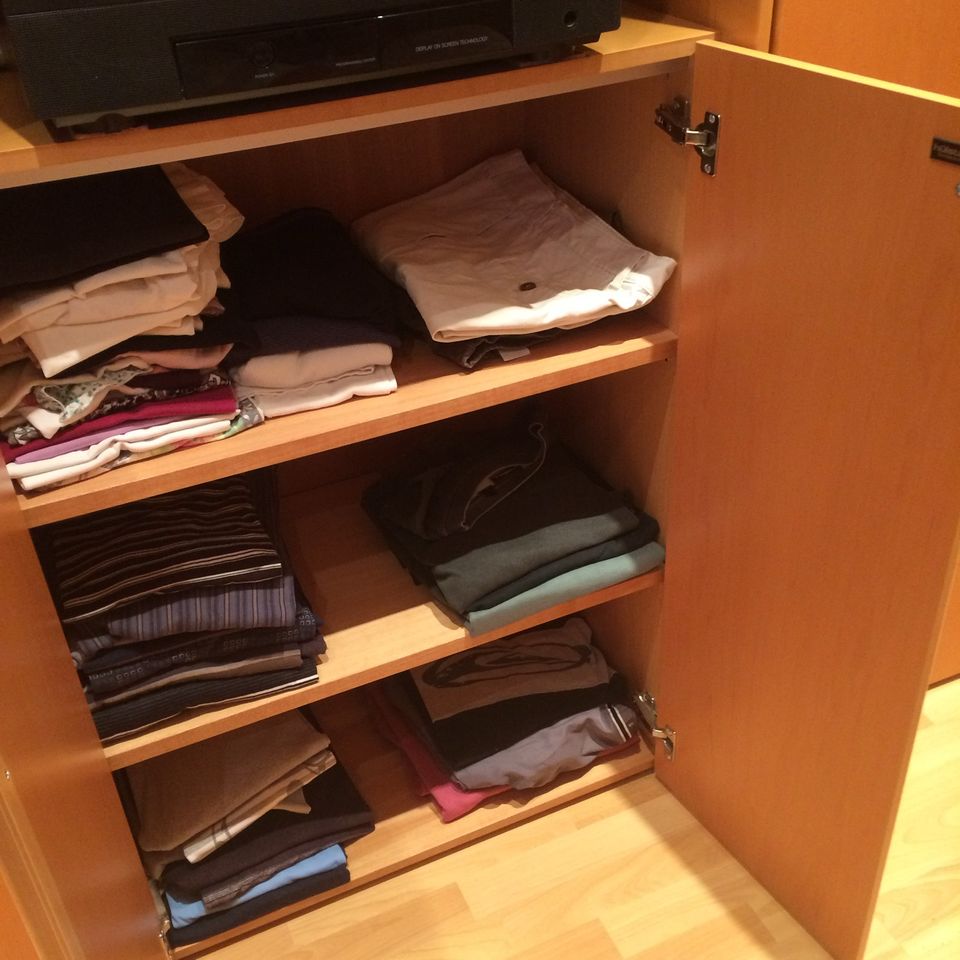 Hülsta~Kleiderschrank mit Falt-Schiebetüren ~ massiv Holz~ TOP in Süsel