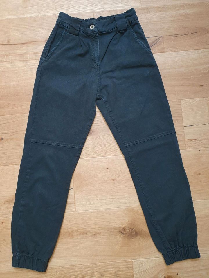 Neuwertige Bershka Jeans Jogger Gr.32 schwarz in Schwedeneck