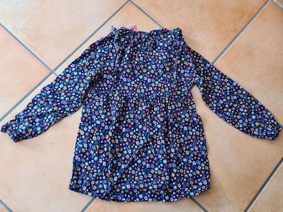 Kiki & Koko Tunika Langarmshirt Gr 122 Blumen flower Blümchen 6-7 in Mömbris