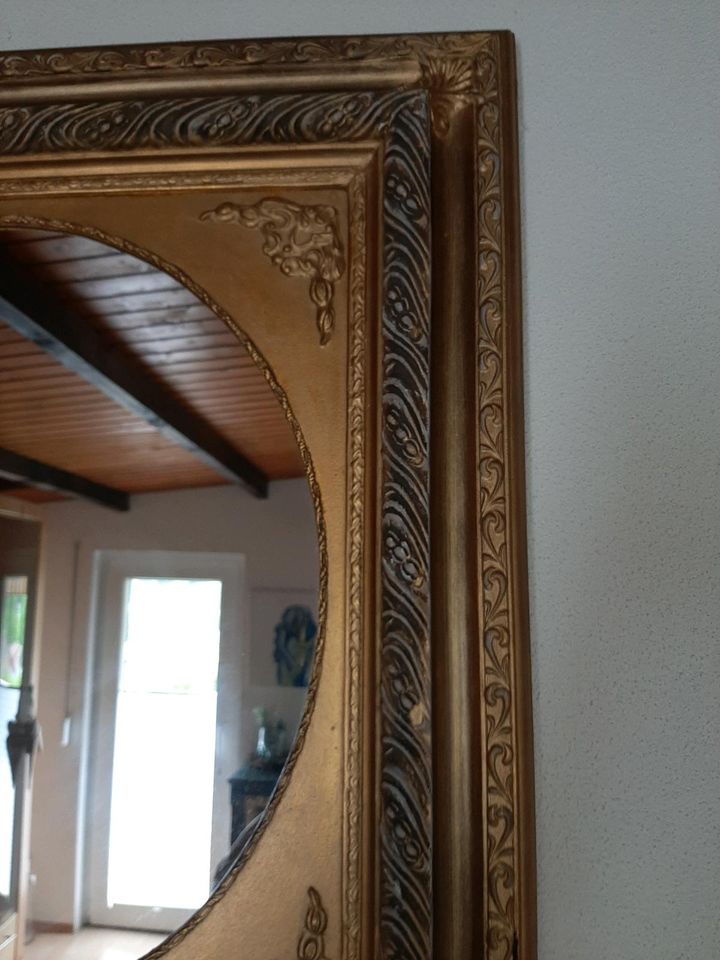 Massiver pompöser Spiegel breiter barocker Goldrahmen 77x73 cm ca in Weiskirchen