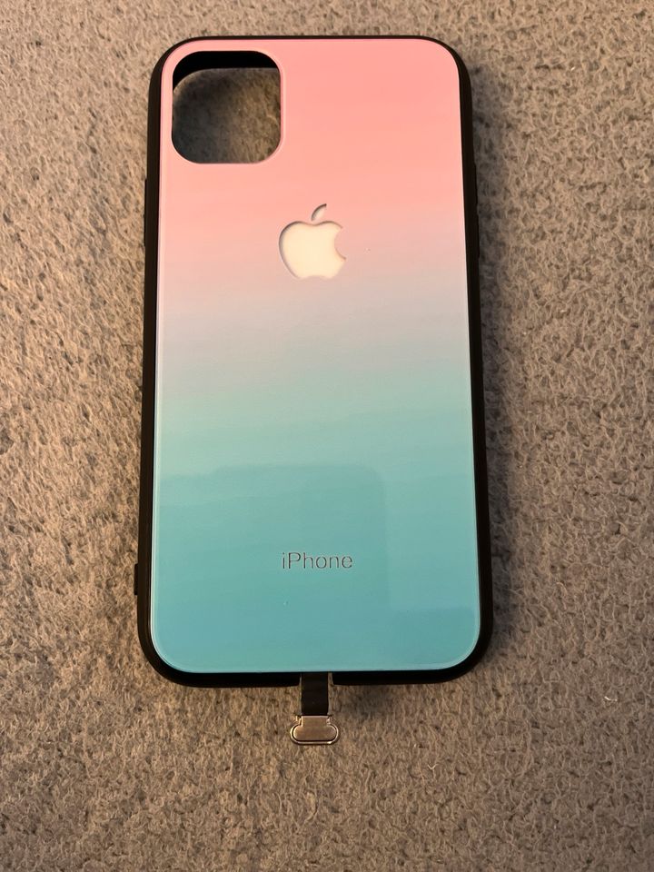 Handycover mit Funktion für iPhone 11 in Leipzig