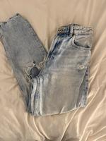 Blaue Jeans mit Löchern Nordrhein-Westfalen - Kerpen Vorschau