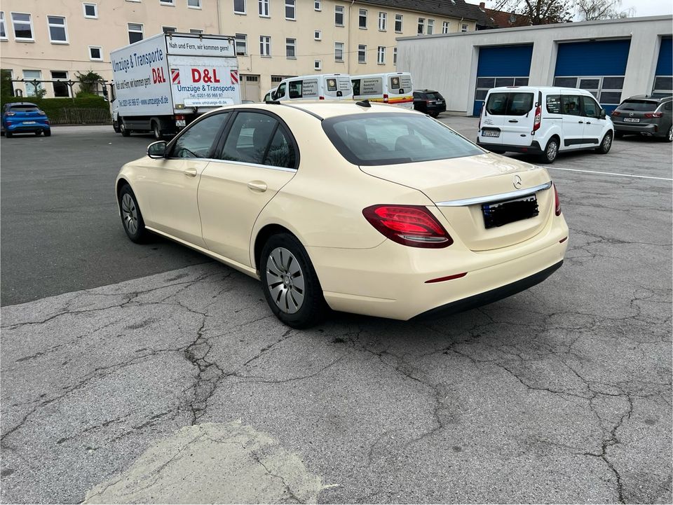 Mietwagen und Taxifahrzeug in Essen