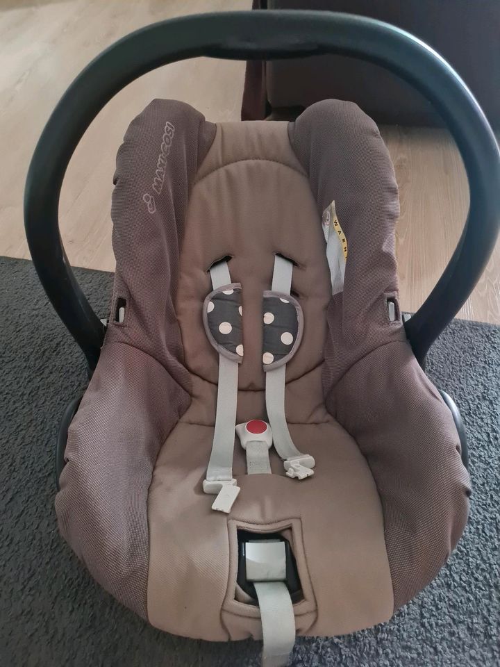 Maxi Cosi Babyschale in Offenburg